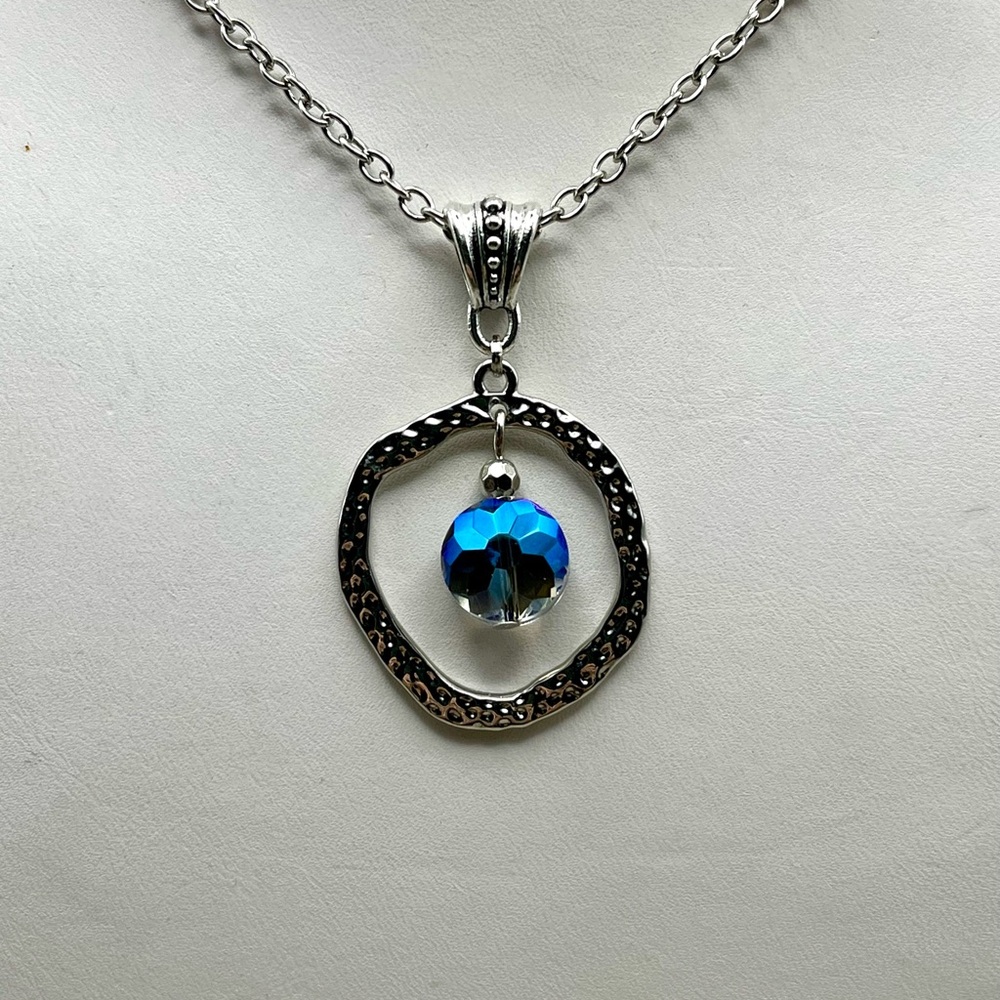 Stunning Silver Tone Hammered Hoop Blue Crystal Pendant Necklace